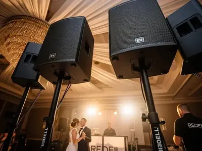 Renta de bocinas para bodas en jardín con tripie CDMX