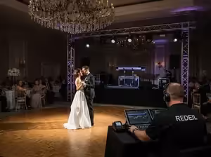 Renta de bocinas profesionales para bodas con DJ y truss - primer baile de novios en salón CDMX