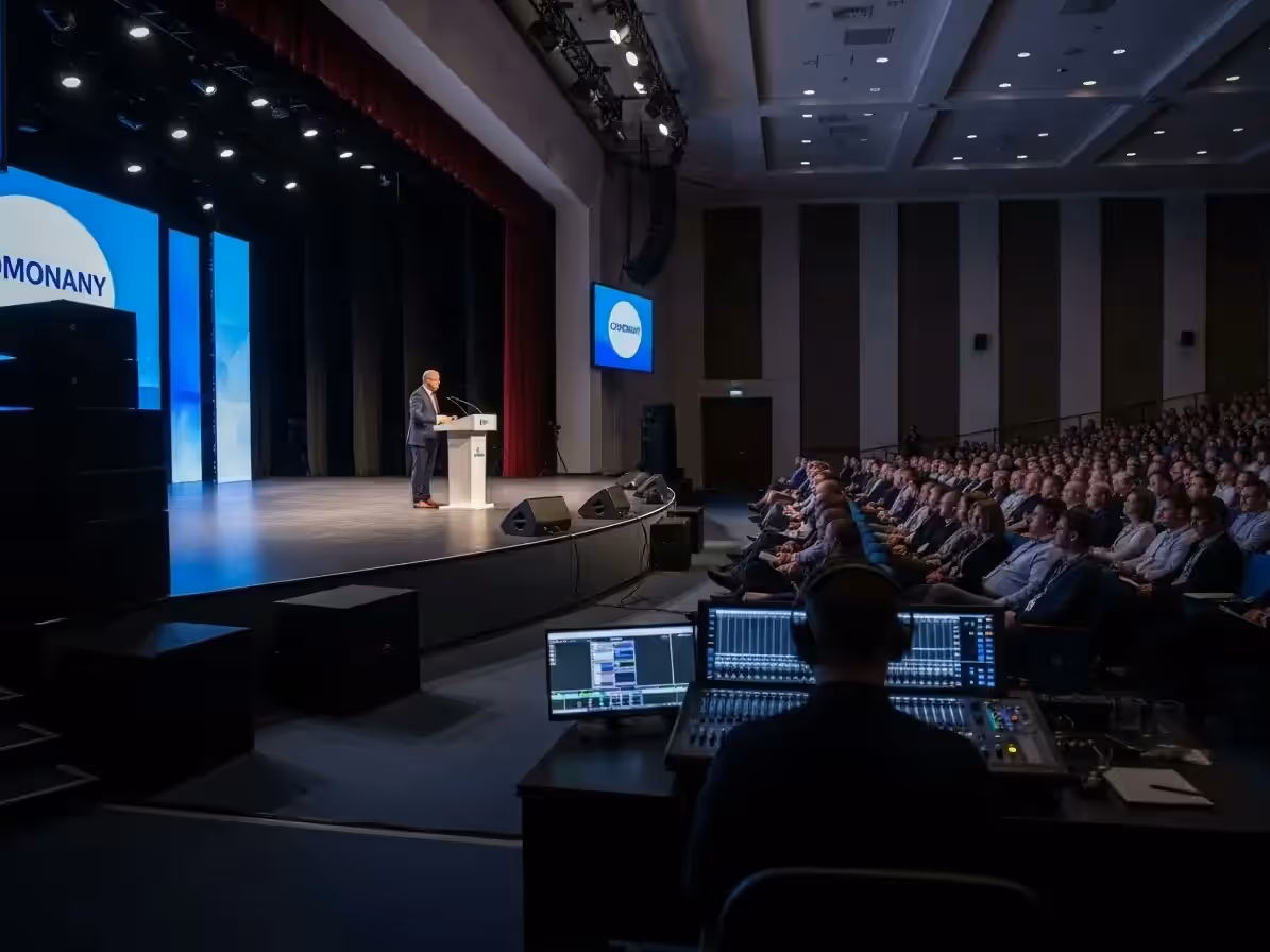 Equipo de audio profesional listo para un evento corporativo en CDMX