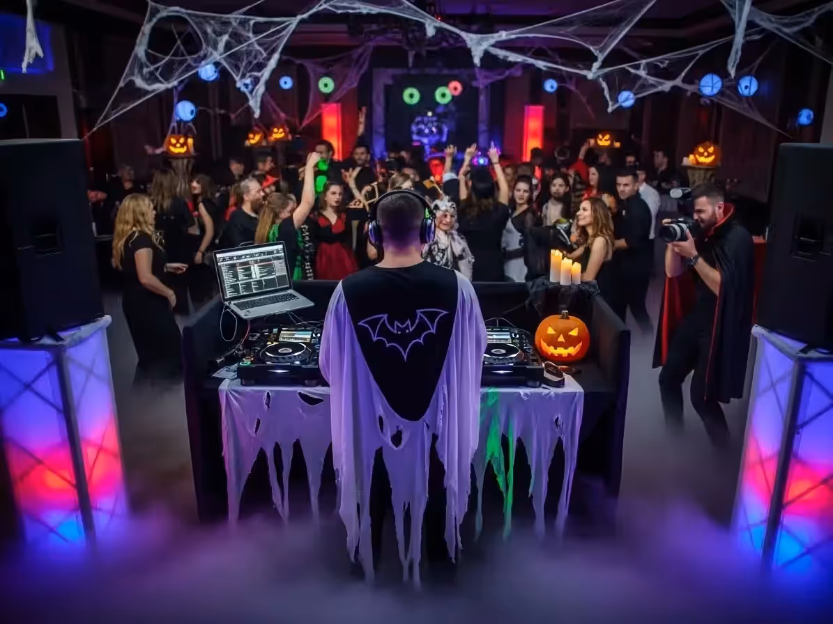 DJ con repertorio variado para producción de festival