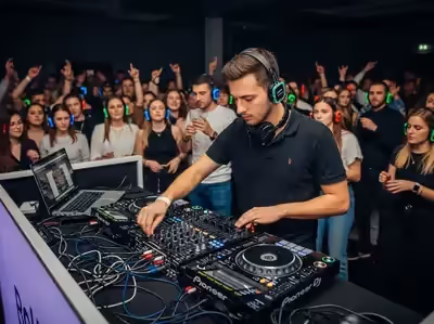 DJ profesional para XV anos con mezclas en vivo CDMX