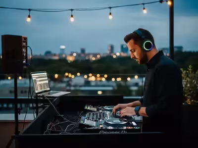 Karaoke profesional con invitados cantando