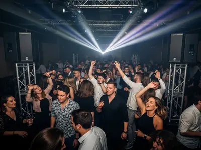 Sistema mega para fiestas masivas