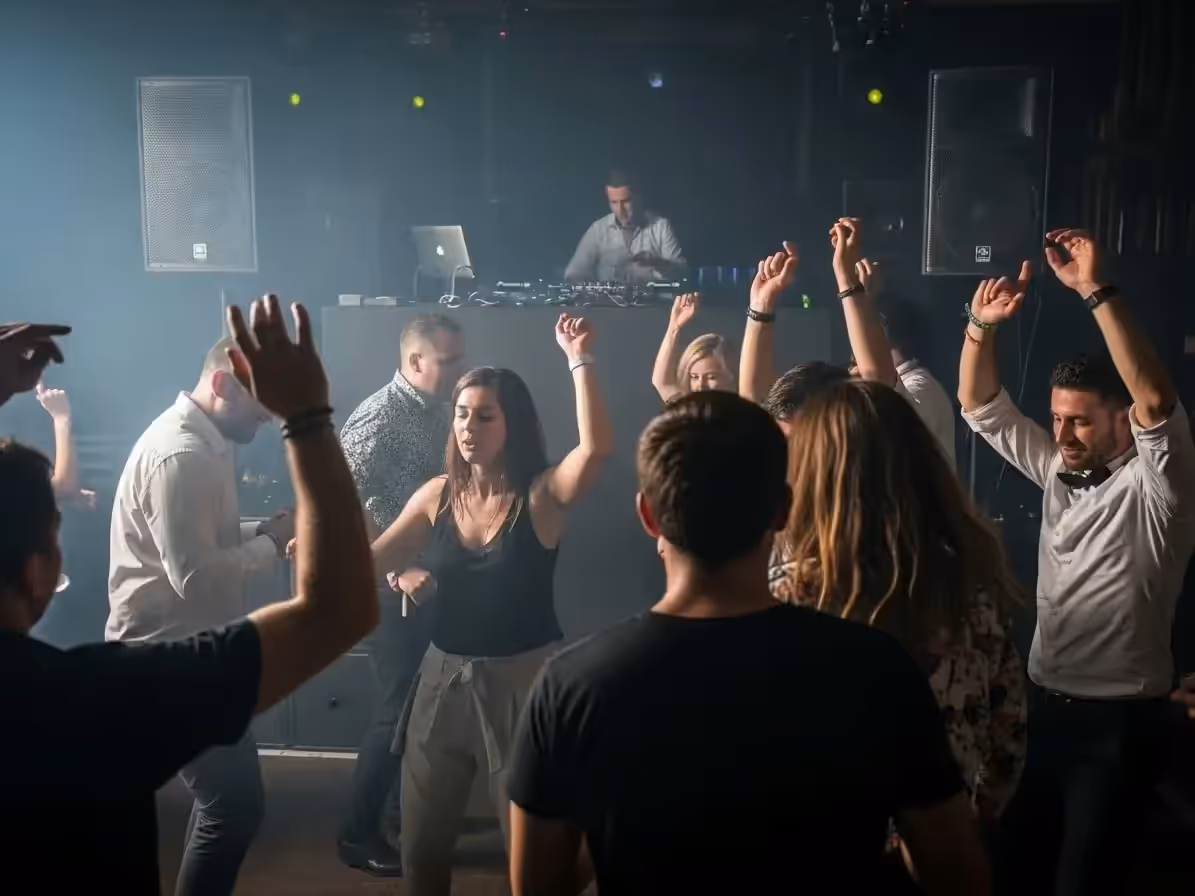 Producción de audio para fiesta de gran formato