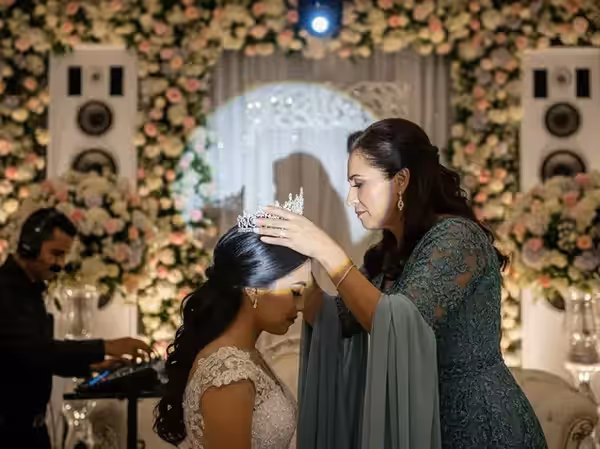 Coronación de quinceañera con audio profesional en salón