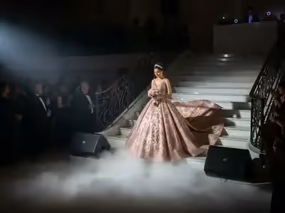 Renta de bocinas para XV anos con entrada en escalera y humo bajo - audio profesional quinceañera CDMX