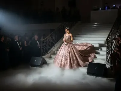 Renta de bocinas para XV anos con entrada en escalera y humo bajo - audio profesional quinceañera CDMX