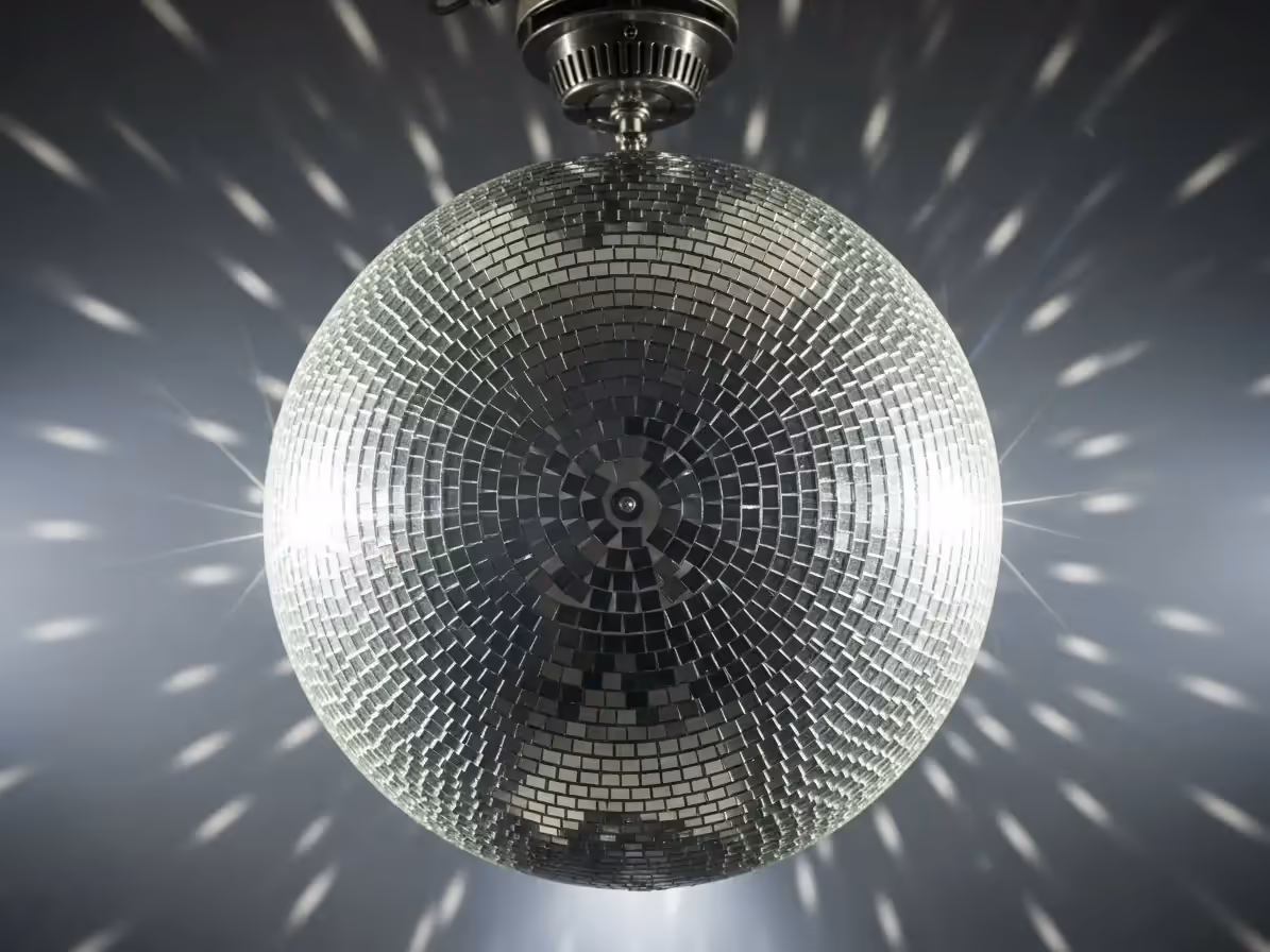 Renta de bola disco profesional con motor para eventos en CDMX