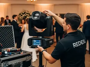 Renta de cabezas moviles con beams blancos para bodas elegantes