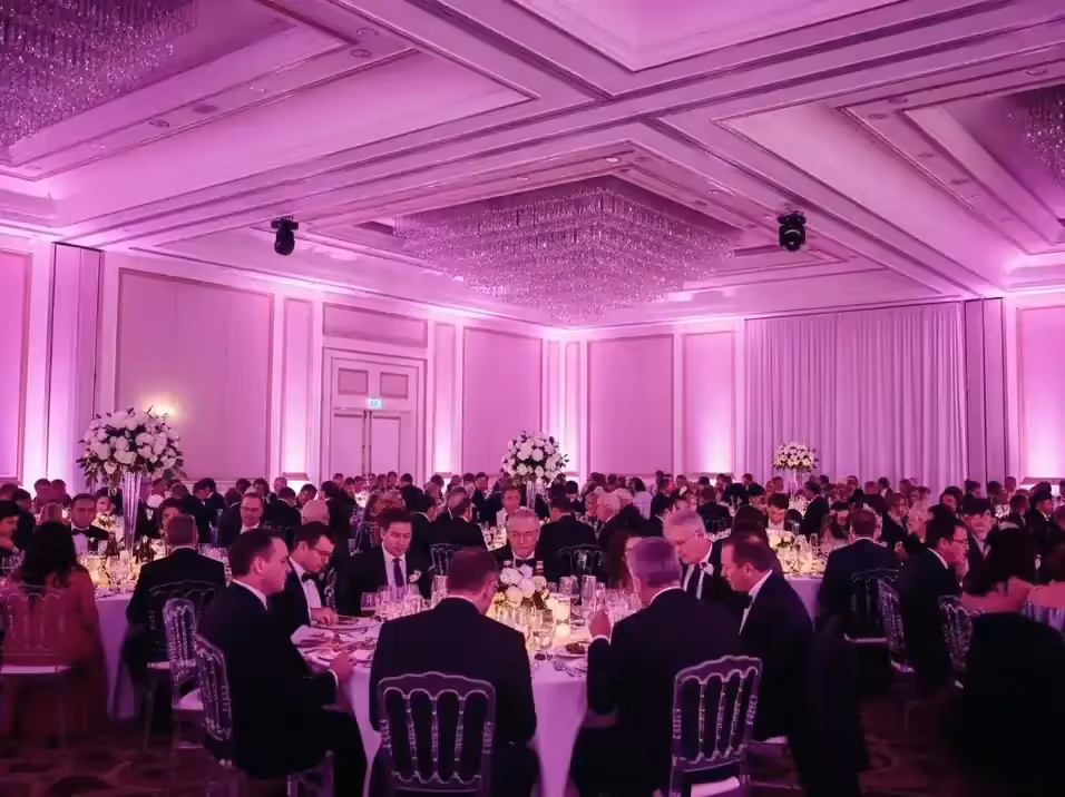 Renta de cabeza movil Wash 19x25W para galas corporativas