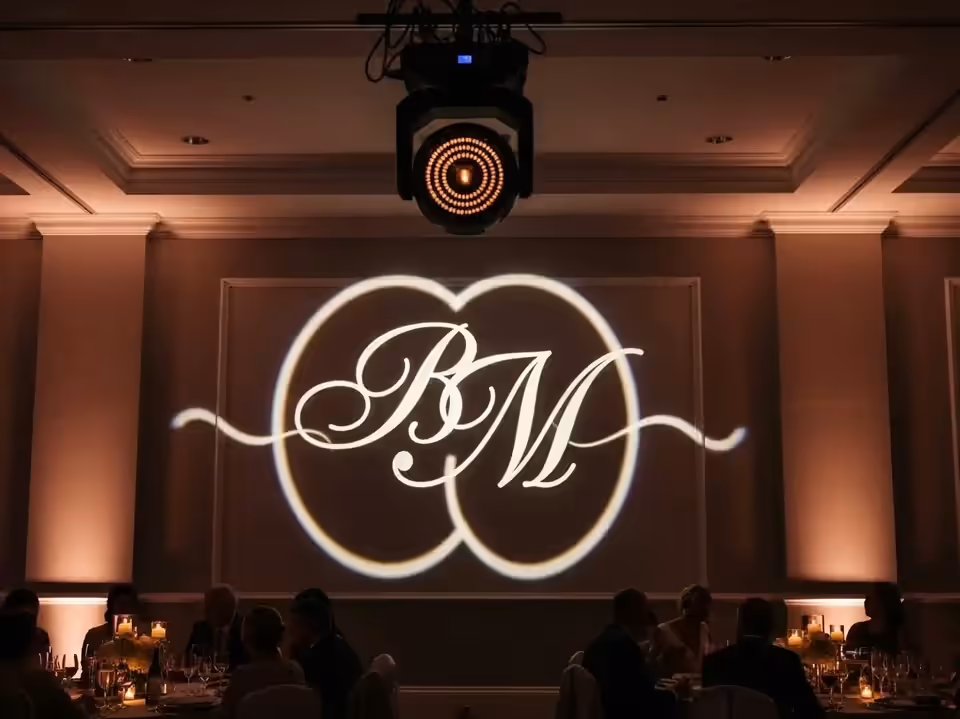 Iluminacion con gobos personalizados en boda