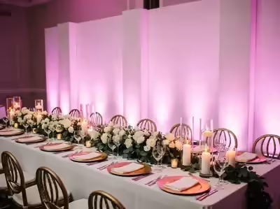 Mesa imperial de boda con iluminacion City Color elegante