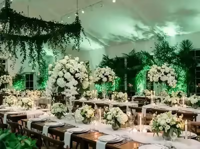 Boda romantica con iluminacion City Color rosa profesional