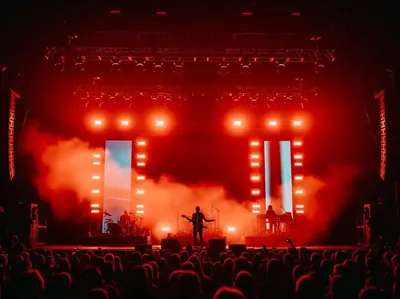 Escenario de festival con City Color profesional