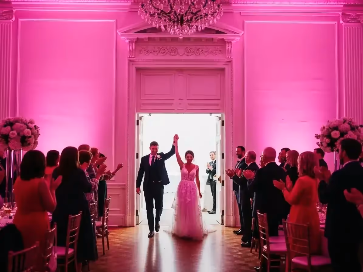 Luces para entrada triunfal de novios en boda