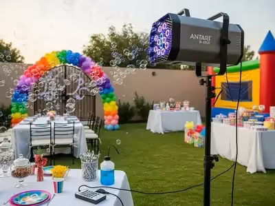 Salida de novios con burbujas