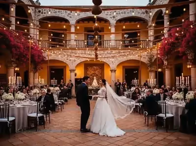 Guirnaldas para boda en patio colonial con bugambilias CDMX