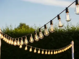 Guirnaldas con cable negro industrial para techo de pista de baile CDMX