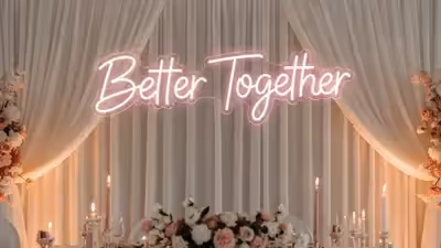 Letrero neon Better Together en boda elegante con decoracion floral