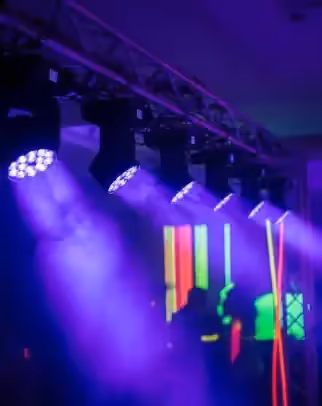 Paquete completo de fiesta glow con luz negra en CDMX