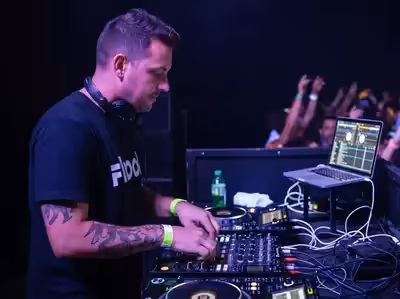 Luz negra portatil compacta para bodas modernas