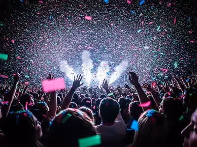 Explosión de confeti en concierto con multitud y luces CDMX
