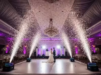 Renta de máquina de confeti para bodas - Lluvia de papelitos con chispas frías y candelabro CDMX