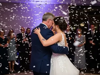 Máquina de confeti en baile padre e hija en recepción de boda CDMX