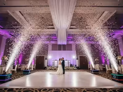 Lanzador de confeti 4 Shot DMX - Lluvia de papelitos en boda con iluminación morada CDMX