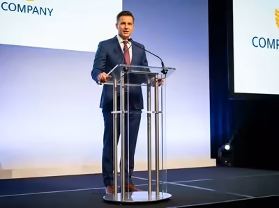 Renta de podium acrílico para conferencias ejecutivas y presentaciones corporativas CDMX