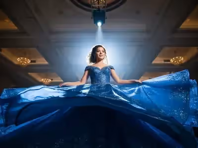 Seguidor de tiro corto para XV años en salón - quinceañera vestido azul con candelabros CDMX