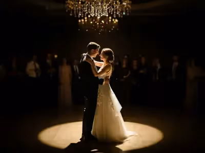 Renta de seguidor de luz profesional para bodas y XV años en CDMX - follow spot primer baile novios