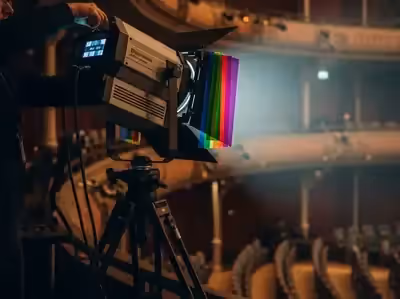 Seguidor LED 600W Superstar profesional para teatro con filtros RGB - renta iluminación escénica