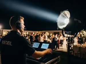 Renta de luces antiaereas con espectaculo de haces de luz al cielo nocturno - Sky Tracker CDMX