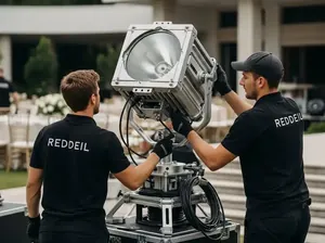 Renta de Sky Tracker con haz de luz potente al cielo nocturno - Luces antiaereas para eventos CDMX